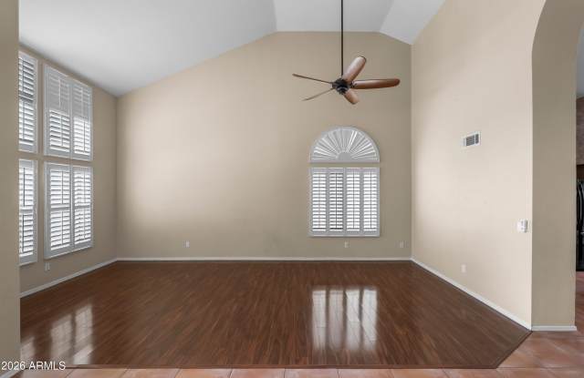 1227 E GLENHAVEN Drive Gallery 3