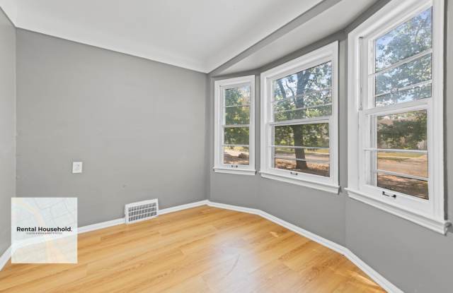 Stunning Renovated 3-Bedroom Bungalow photos photos