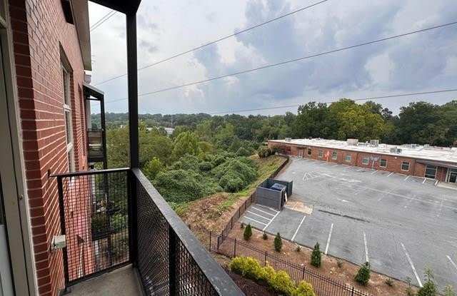 560 Dutch Valley Road NE Gallery 2