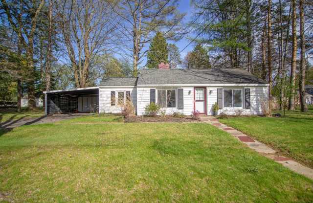 Charming 2-Bedroom, 1-Bath Ranch | 1,015 Sq Ft | Niskayuna School District photos photos