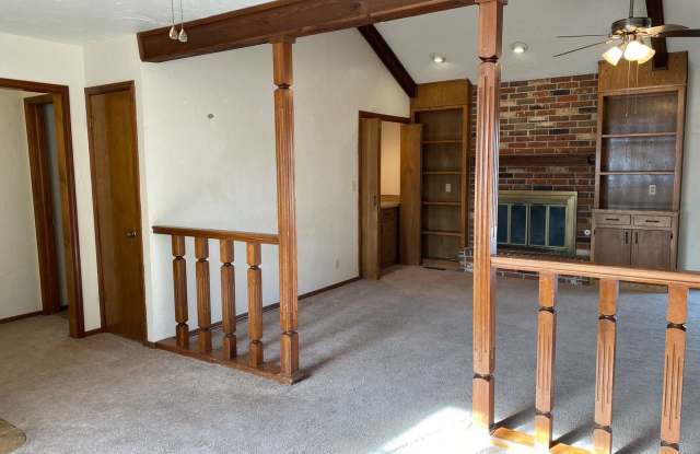 1001 Bradley Gallery 3