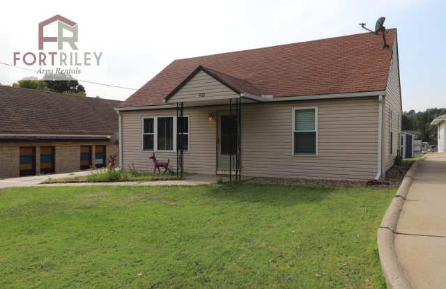 Single Family Home - 922 South Madison Street, Junction City, KS 66441