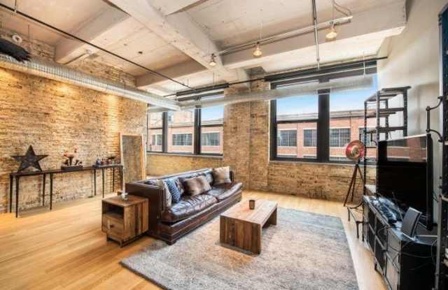 239 E Chicago St photos photos
