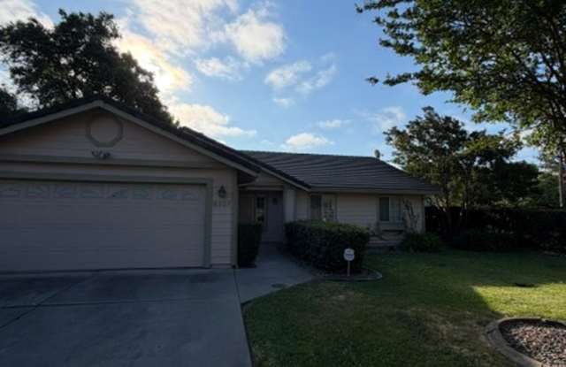 Beautiful Freshly Painted 3 Bedroom and 2 Bathroom Home in Carmichael $2,995.00 + Water photos photos