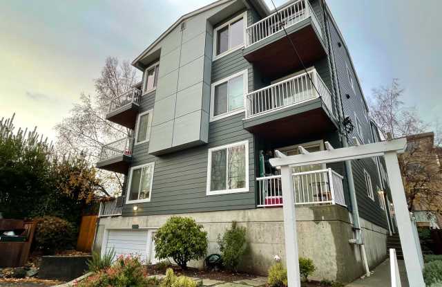 South-Facing Top Floor Condo in Ballard! photos photos
