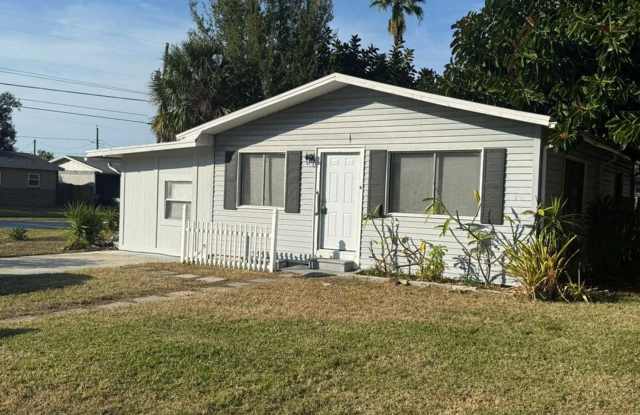 3/2 Beautiful Upgraded Home on a corner lot! Apply for FREE This Holiday Season! photos photos