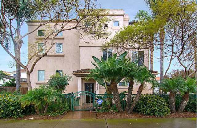 Great two bedroom townhome in Pacific Beach! Close to Beaches, Bay, shopping, restaurants, and freeway access! photos photos