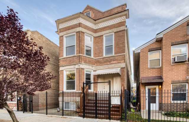 2653 W Hirsch Street photos photos