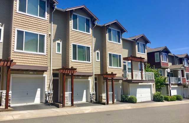 Beautiful 2BD Townhouse in Fantastic Progress Ridge Location! - 15030 Southwest Warbler Way, Beaverton, OR 97007