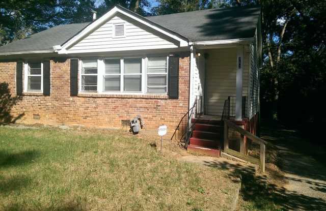 Charming 3BR/2BA Ranch Just off Glenwood Rd! photos photos
