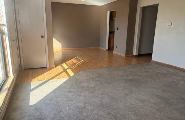 Spacious 2 Bed, 2 Bath Condo Near 29th & Fairlawn Gallery 1