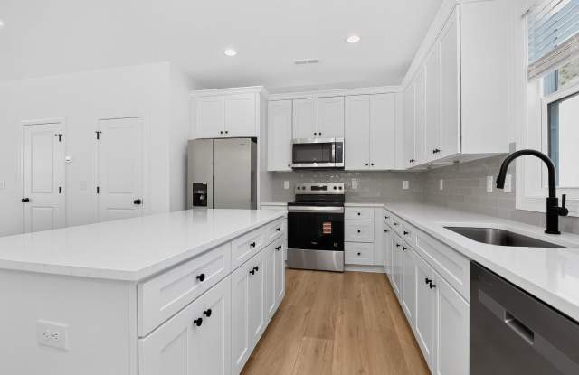 Brand New Townhouses Near Uptown!! Gallery 3