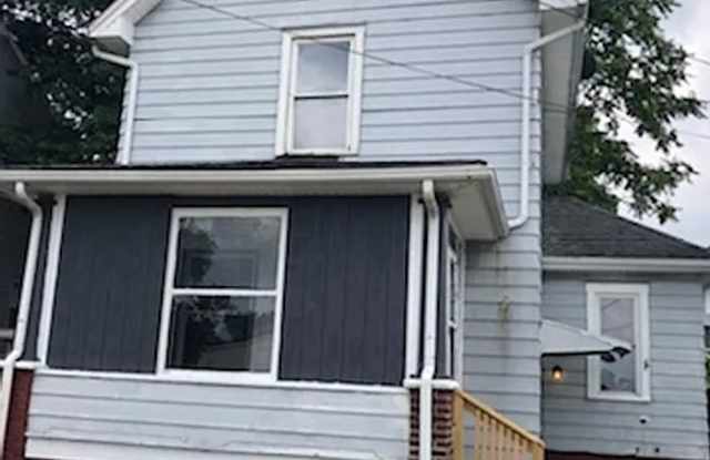 Cozy 2-Bedroom Single-Family Home | Affordable  Comfortable - 3044 Grove Place Southwest, Canton, OH 44710