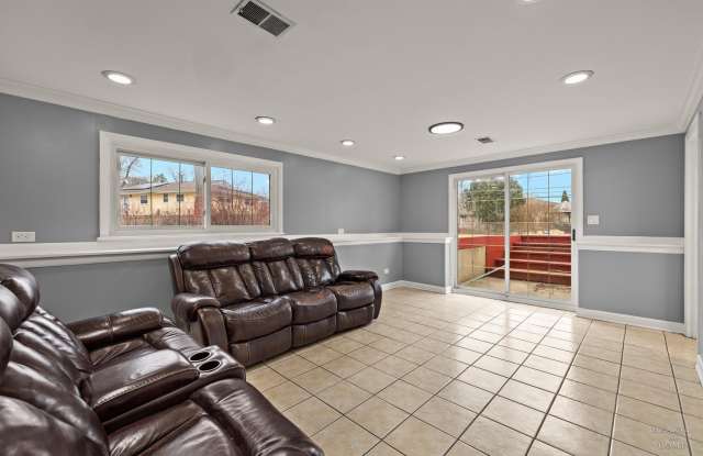 1923 E Pawnee Lane Gallery 4