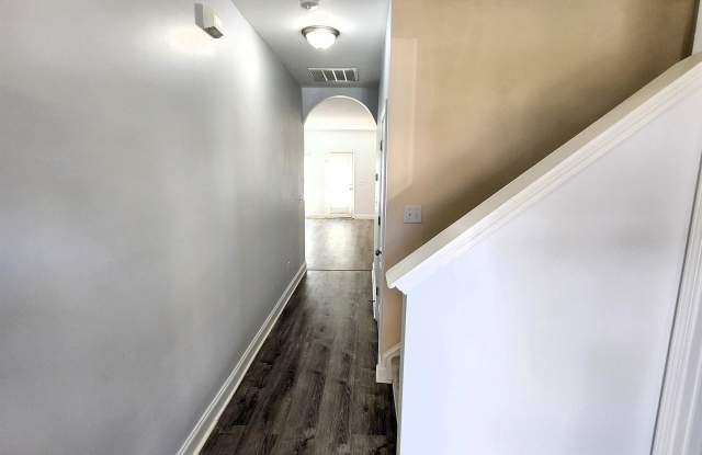 330 Large Oak Loop Gallery 2