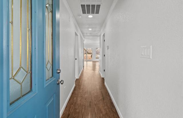 1701 E Lake Drive Gallery 4