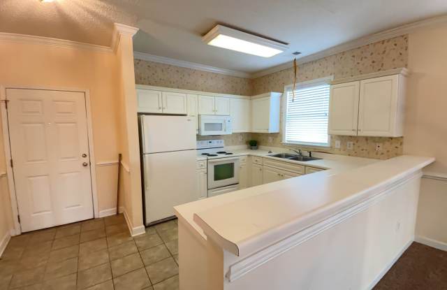 1st Floor Unfurnished Condo in Heatherstone photos photos