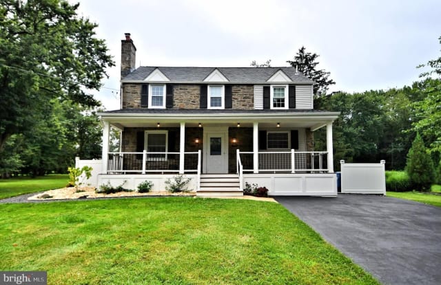 942 VALLEY RD - 942 Valley Road, Blue Bell, PA 19422