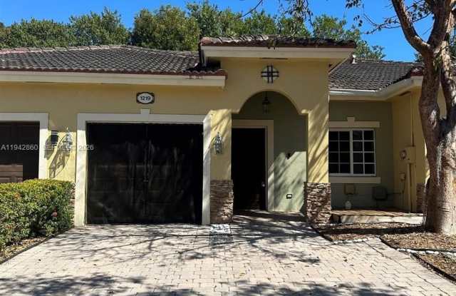 1219 NE 32nd Ter photos photos