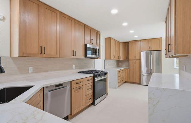 Flexible 5-Bedroom Home with BRAND NEW Designer Upgrades photos photos Flexible 5-Bedroom Home with BRAND NEW Designer Upgrades photos photos
