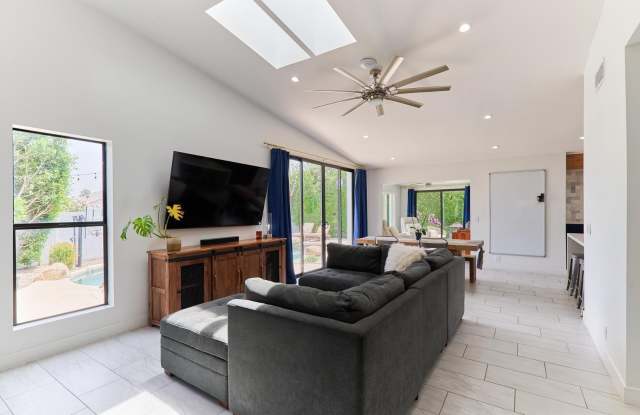 8113 E Redwing Road Gallery 2