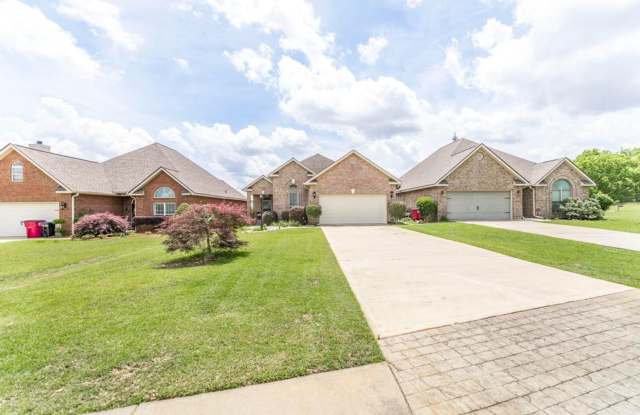 Great Family Home in Eagle Springs!! Gallery 4