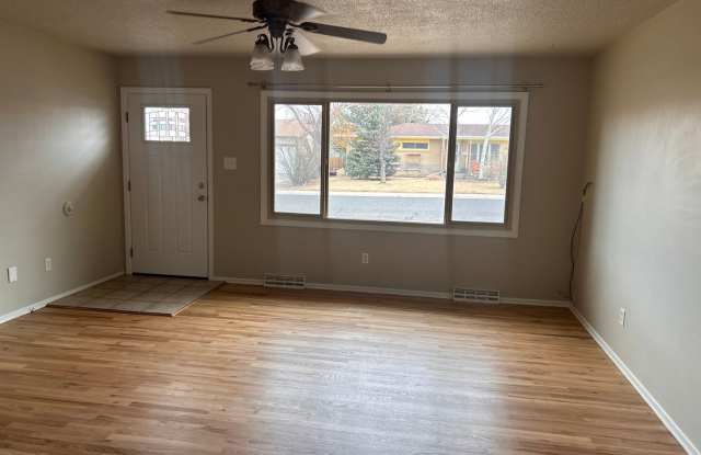 Big roomy 4 bedroom / 2 living room house photos photos