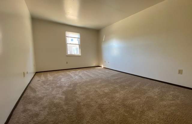 North Hills 2 BR Apartment! Perfect Location - Close to Parks, Schools & Entertainment! Gallery 4