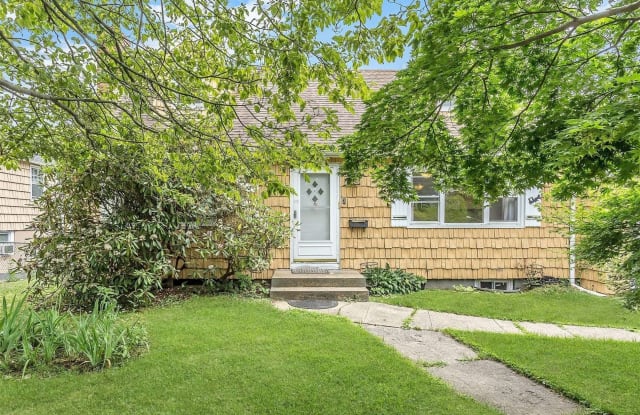 3 Cambridge Street - 3 Cambridge Street, Glen Cove, NY 11542