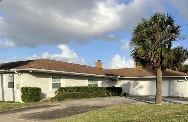 3216 S Peninsula Drive Gallery 1