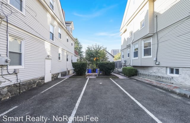 18 Valley Place - 18 Valley Place, Edgewater, NJ 07020