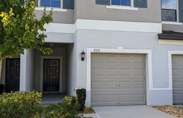 9771 Pembrooke Pines Dr - 9771 Pembrooke Pines Drive, Sun City Center, FL 33573