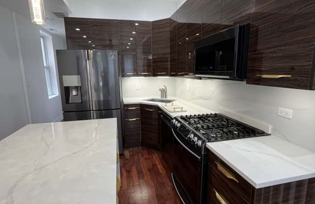 2550 West Iowa Street - 2550 West Iowa Street, Chicago, IL 60622