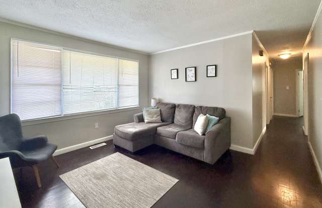 2755 Louise Dr Gallery 3