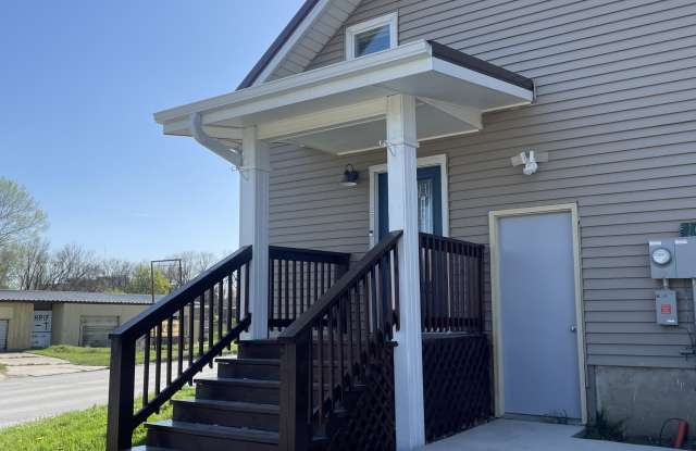 105 1/2 West Summit Street - 1 photos photos