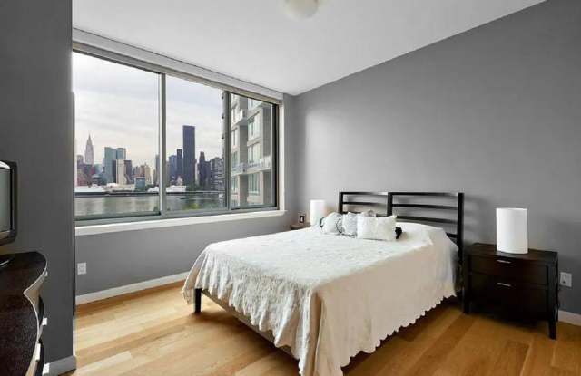 46 Center Boulevard photos photos