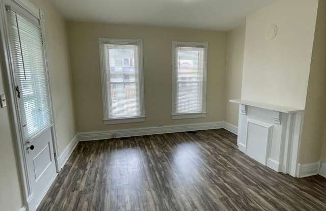 2 Bedroom Home with Garage! Gallery 3