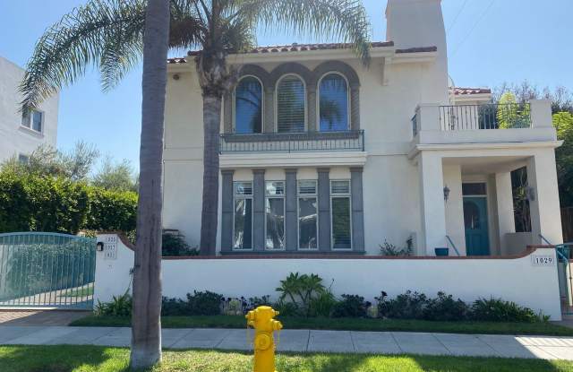 Spacious 4-bedroom 4.5 bath Home in a Gated Complex photos photos