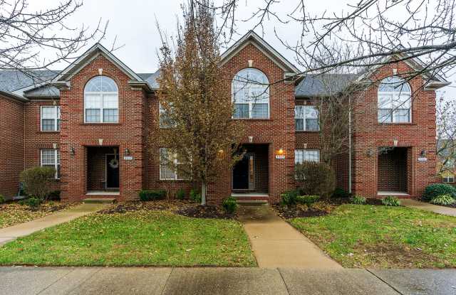 Beautiful Townhome located in the highly desirable Beaumont neighborhood of Lexington. - 3303 Beaumont Centre Circle, Lexington, KY 40513