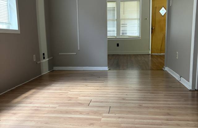 4847 Walsh Avenue Gallery 4
