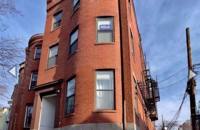 Prime location East Boston modern apartment on 1st floor next to T stop. - 379 Meridian Street, Boston, MA 02128