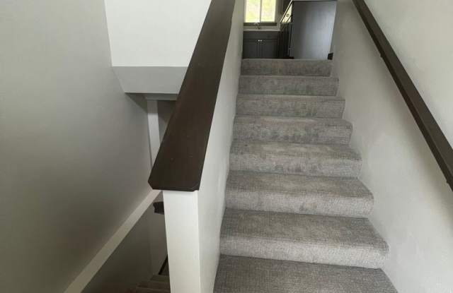 4 Bed 2 Bath  Split Foyer Home for Rent in Sioux Falls, SD 1825 E Tracy Ln, Sioux Falls, SD 57103 $1,900/month Gallery 3