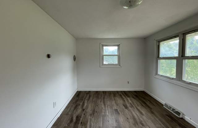 1165 Hawkins Road Gallery 3