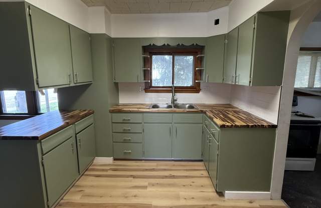 2232 Youngstown Road Southeast photos photos