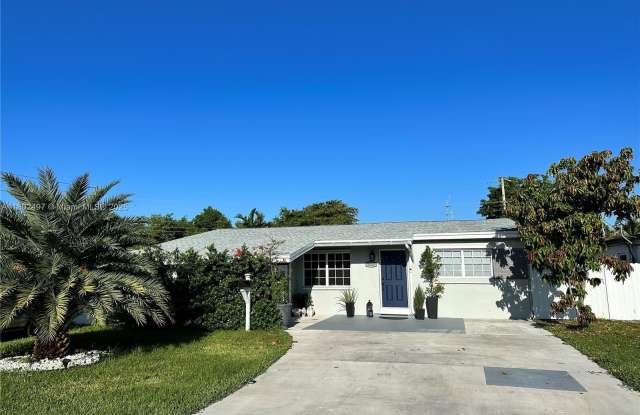 3240 SW 66th Ter photos photos