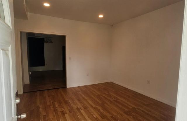 2548 OSWEGO Avenue Gallery 2