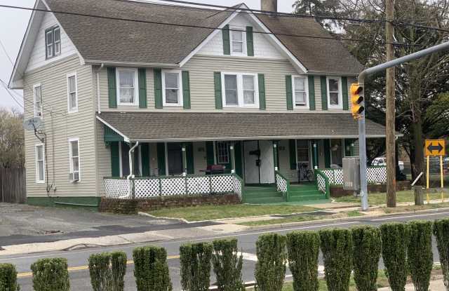 83 Park Ave - 83 Park Avenue, Babylon, NY 11702