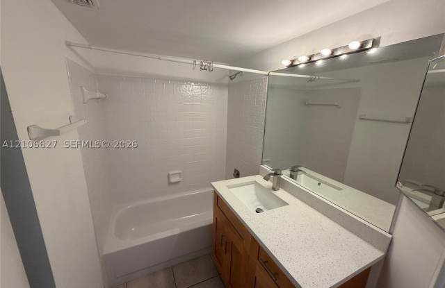 9954 Twin Lakes Dr Gallery 2