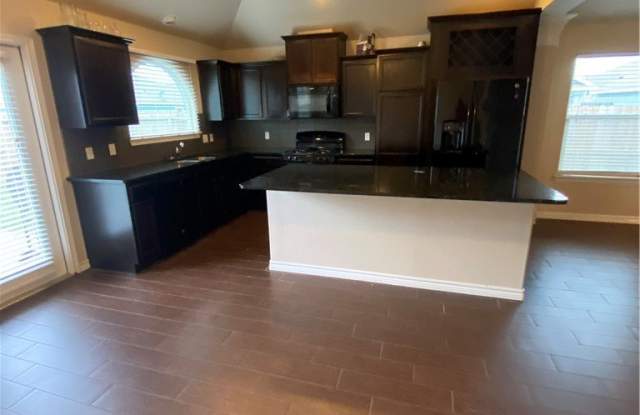 7401 Russ Gallery 3