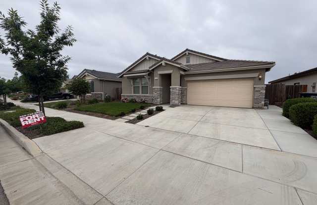 NW Visalia Home For Rent! Close to sports park & shopping centers! photos photos